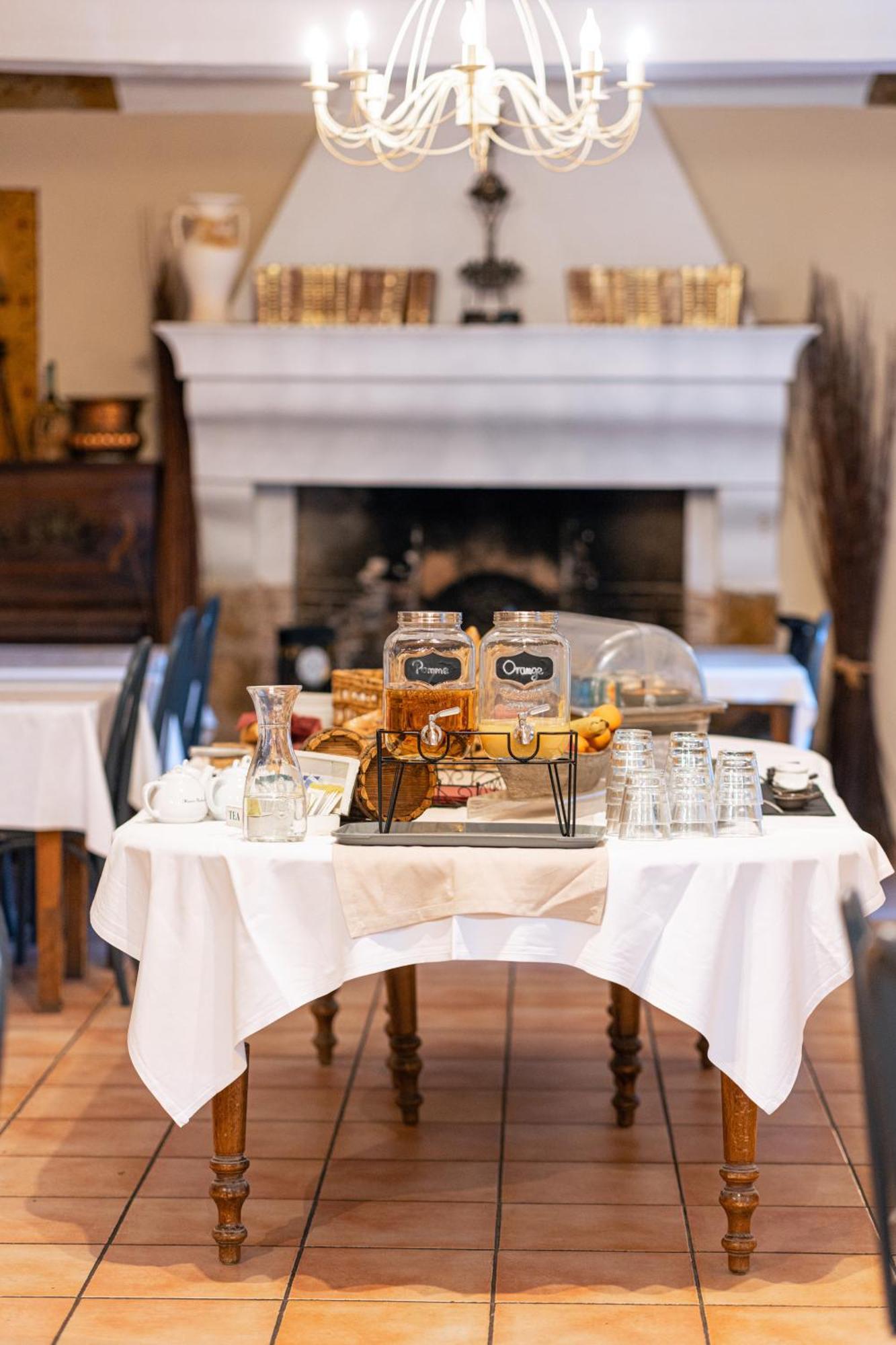 אופס Auberge De La Tour מראה חיצוני תמונה