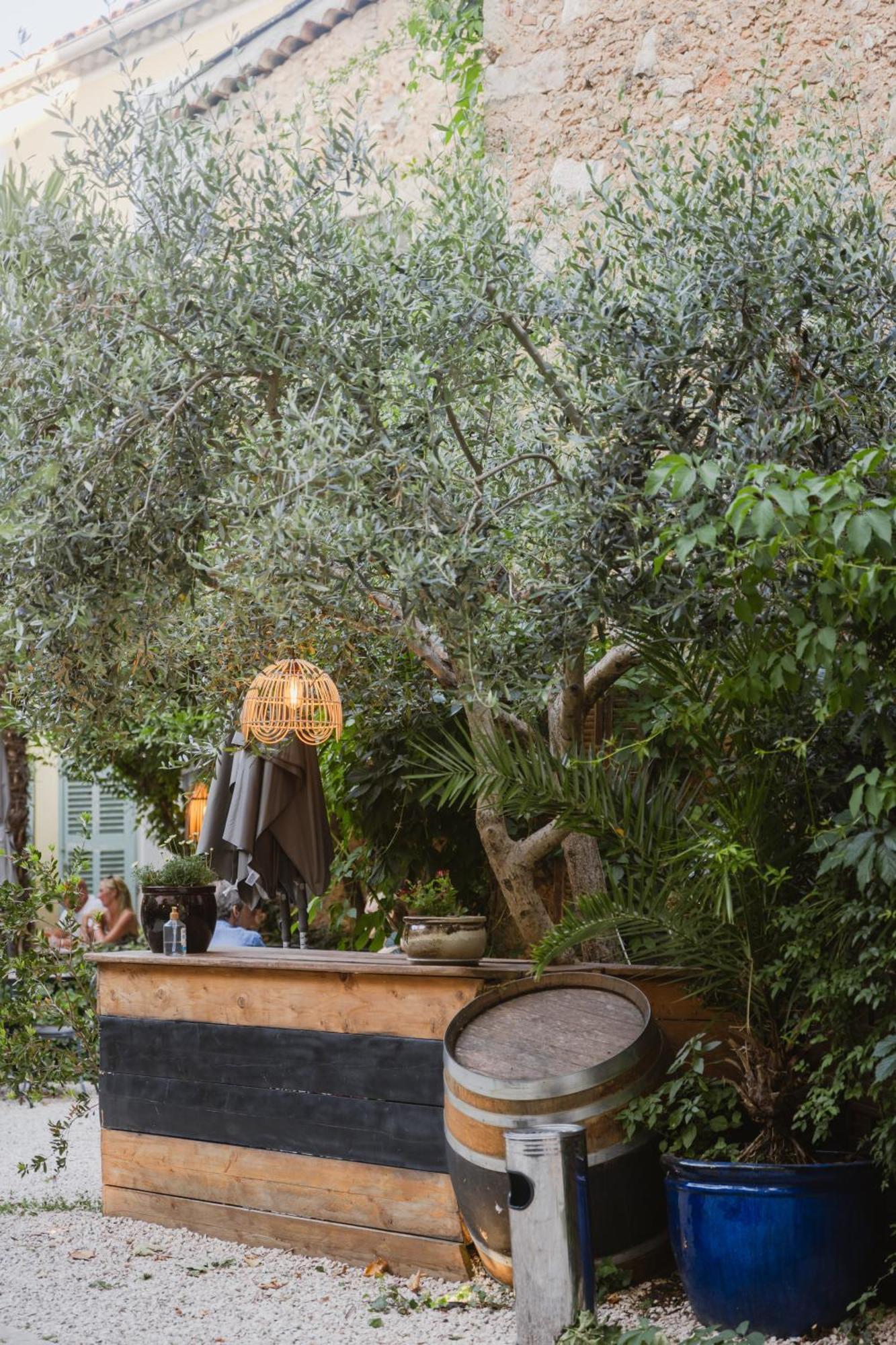 אופס Auberge De La Tour מראה חיצוני תמונה