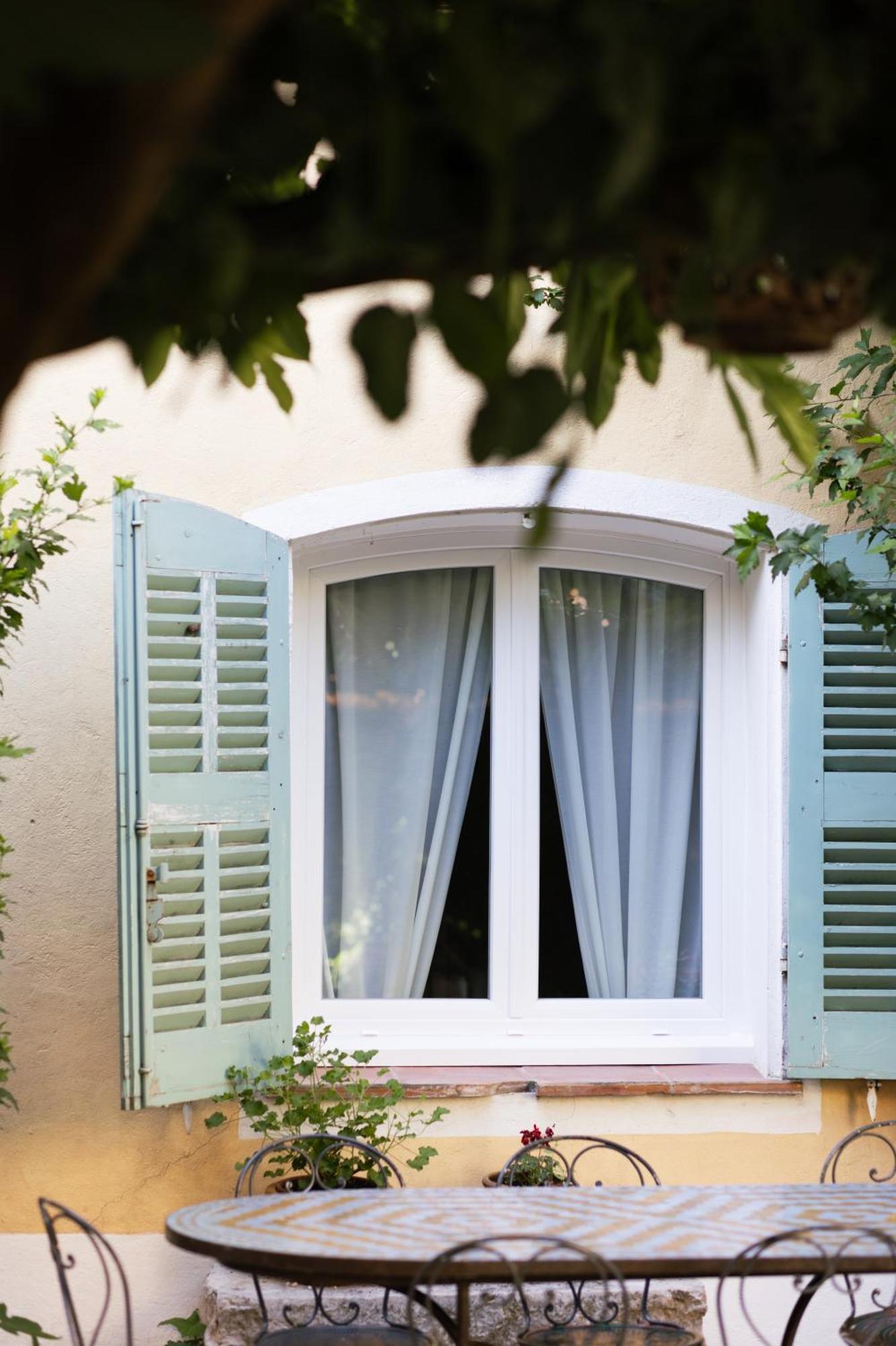 אופס Auberge De La Tour מראה חיצוני תמונה