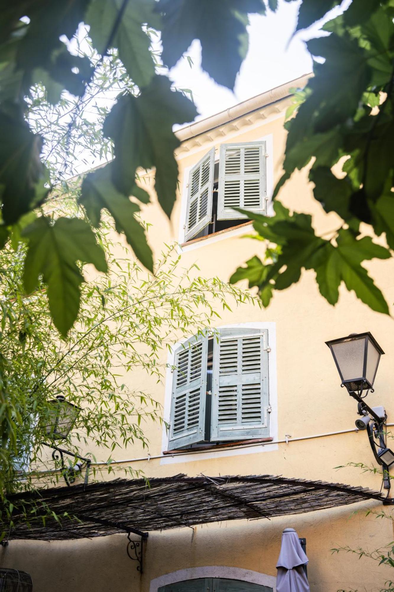 אופס Auberge De La Tour מראה חיצוני תמונה