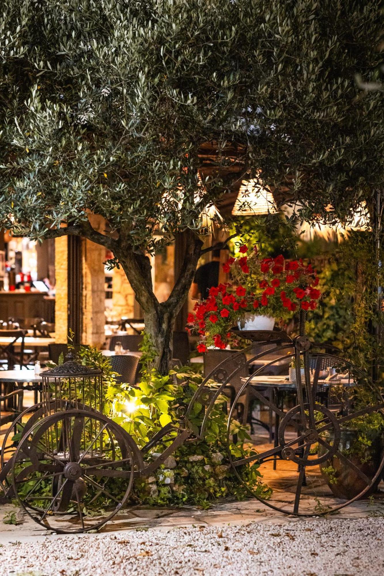 אופס Auberge De La Tour מראה חיצוני תמונה