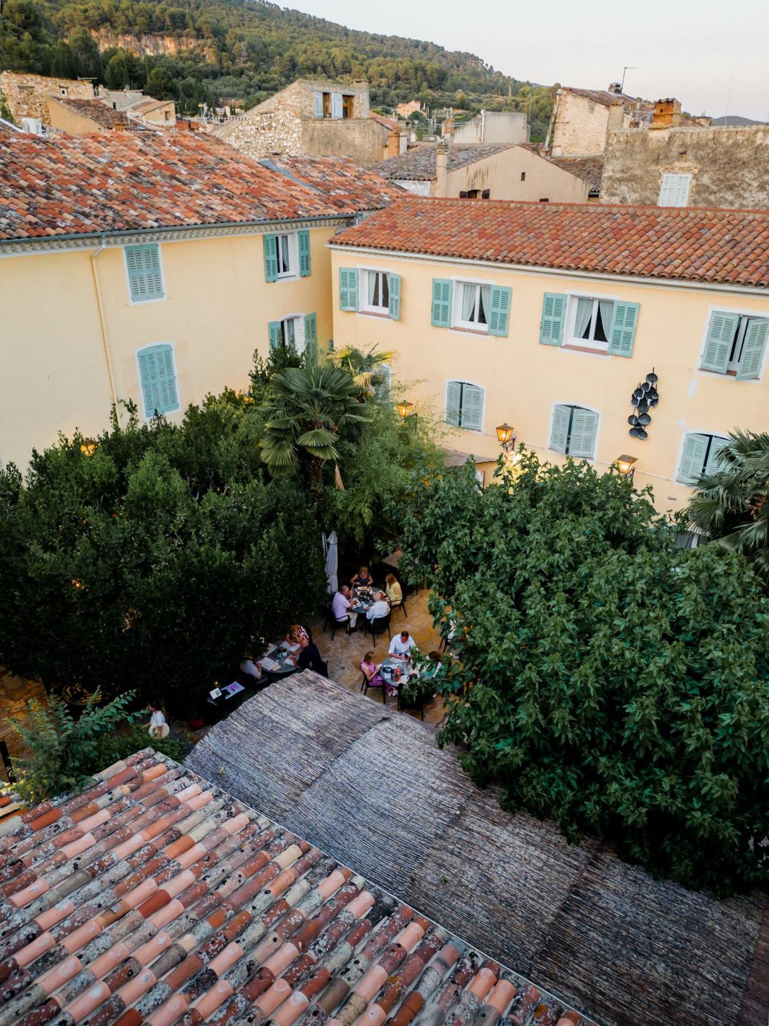 אופס Auberge De La Tour מראה חיצוני תמונה