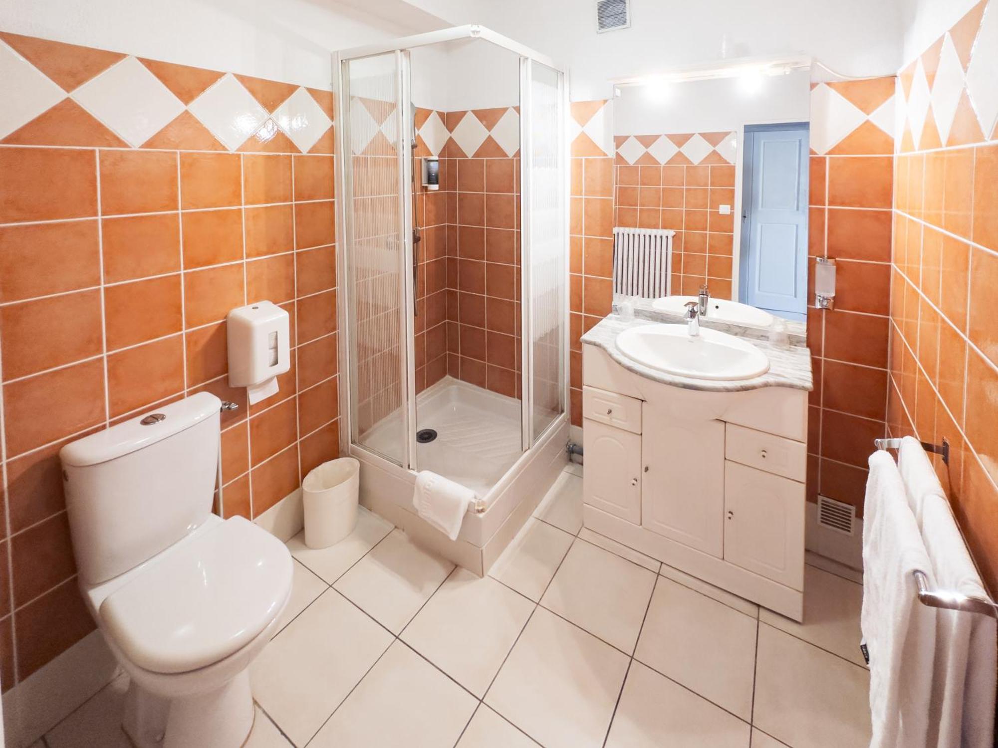 אופס Auberge De La Tour מראה חיצוני תמונה